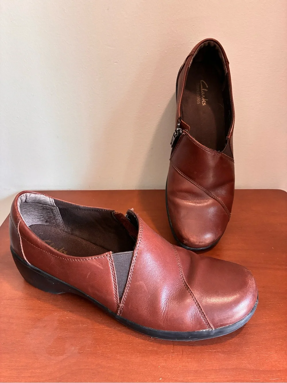 Clarks Bendables Brown Leather Side Zipper Slip-on Shoes Women’s Size 9.5
